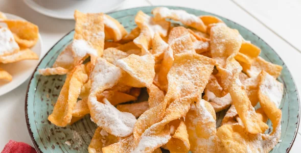 Miniatura: Większość faworków nasiąka tłuszczem. Te...