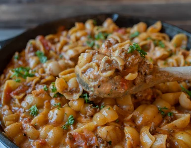 Miniatura: Mocno mięsny i bardzo sycący. Ten makaron...