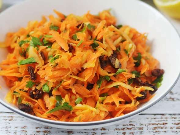 Miniatura: Surówkę z marchewki robię, jak moja...