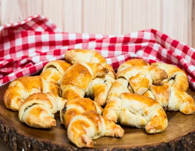 Miniatura: Biorę gotowe ciasto i w kwadrans mam deser...