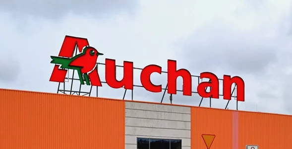 Miniatura: Auchan tnie cenę kawy Jacobs. Daje 2+1...