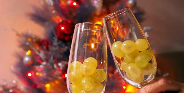 Miniatura: Zamiast pić szampana, zjedz 12 winogron....